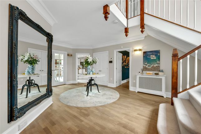 11, Torland Drive, Leatherhead photo 2