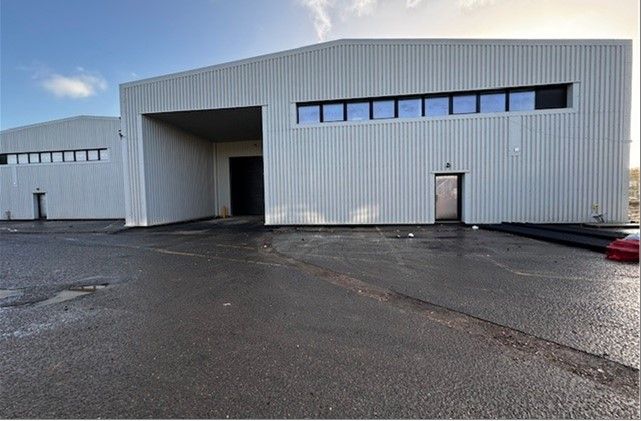 Warehouse to let in Caxton Hill, Hertford