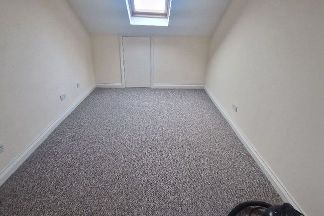 27B Victoria Road, Barnet photo 4