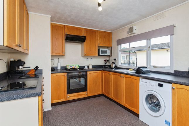 31, Lodgefield Park, Stafford photo 3