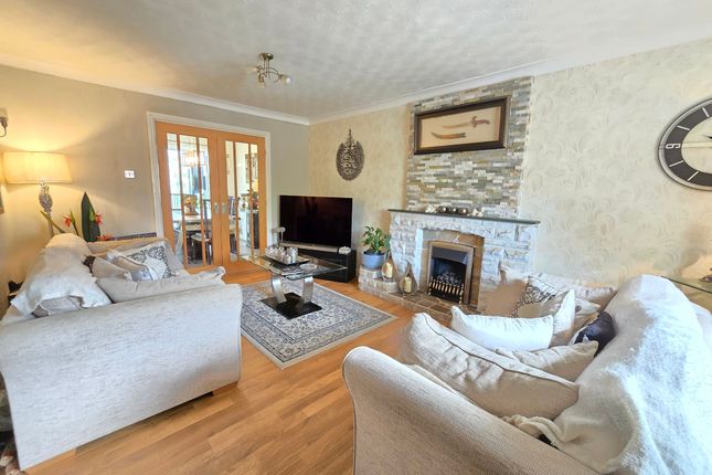 2 Ayshford Close, Altrincham photo 2