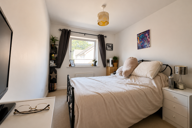 37,, Grant Drive, Fleet photo 4