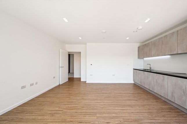 5, Wheatstone Gardens, London photo 5