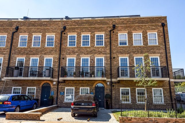 1-bed flat on Flat 7, Lovejoy Court, London, £480,000