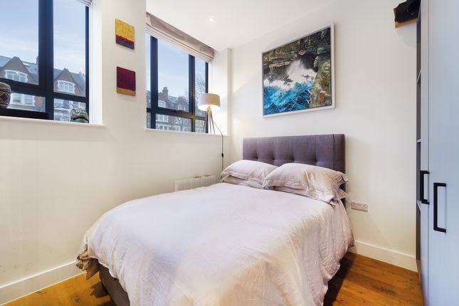3 Irene House, 218 Balham High Road, London photo 4