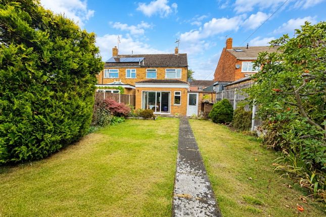 54, Newfield Drive, Kingswinford photo 2