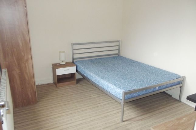 FLAT 3, 16 EGERTON ROAD, Fallowfield photo 2