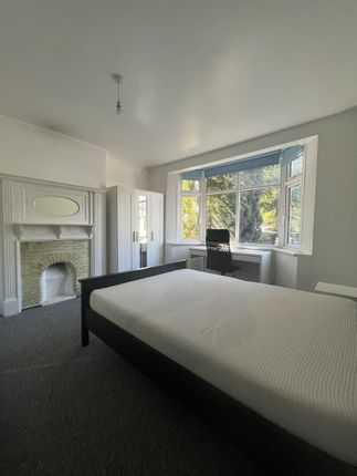 234, Gunnersbury Avenue, London photo 5