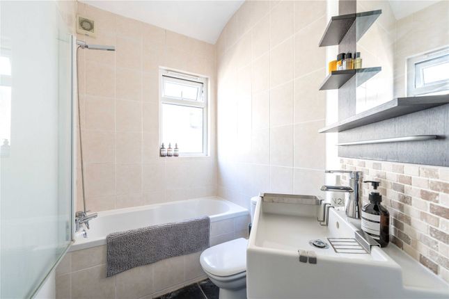 Flat D, 151,, St. Margarets Road, St Margarets Village photo 4