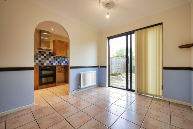 10 Kemble Drive, Cirencester photo 2