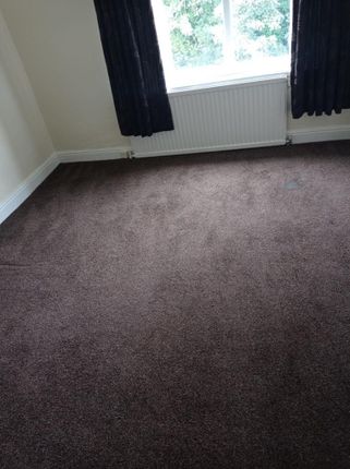 Briarwood Drive, Bradford photo 5