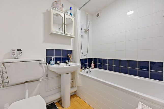 Flat for sale in Chartwell Close, Greenford