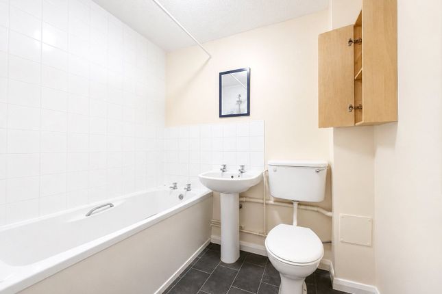 48, Armoury Road, London photo 4