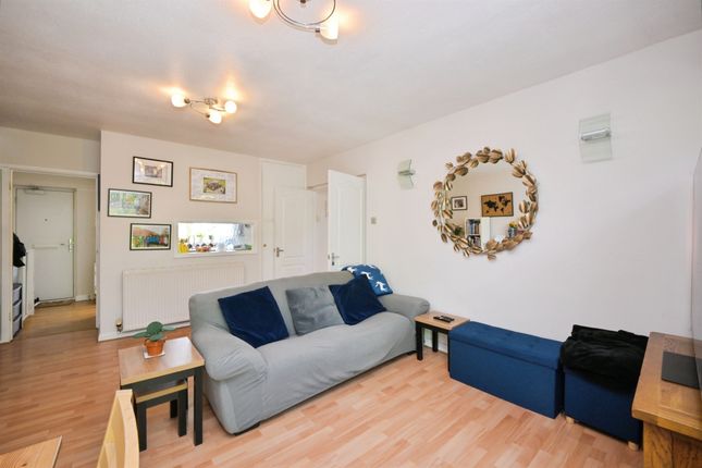 35 Barclay Court, Park View, HODDESDON photo 4