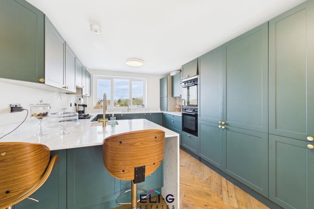 22, Dolphin Court, Woodlands, London photo 2
