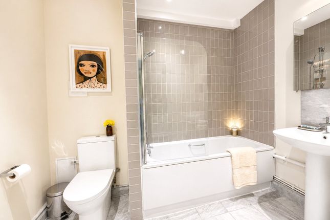 Flat 6, Stafford House, 2A, Burnt Ash Road, London photo 4