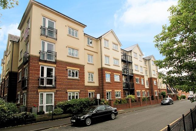 Thumbnail Flat for sale in Grove Road, Woking