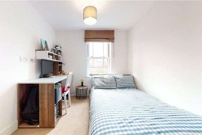 Flat for sale in Vitali Close, London