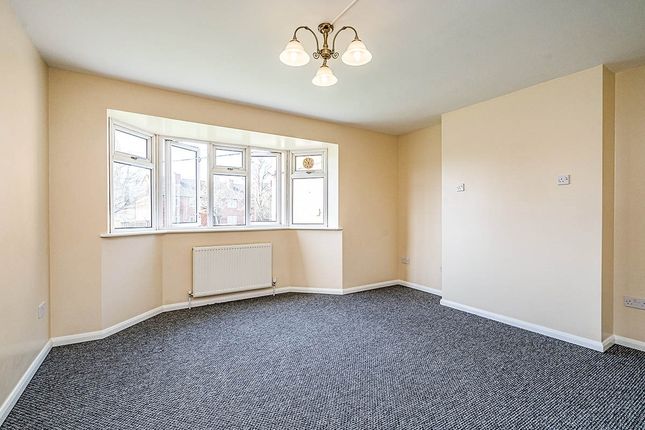 Thumbnail Flat to rent in Central Drive, Bilston, West Midlands