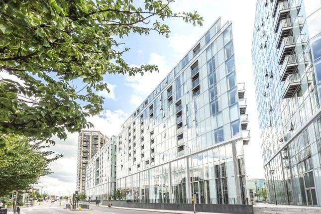 43, Cavatina Point, London photo 2