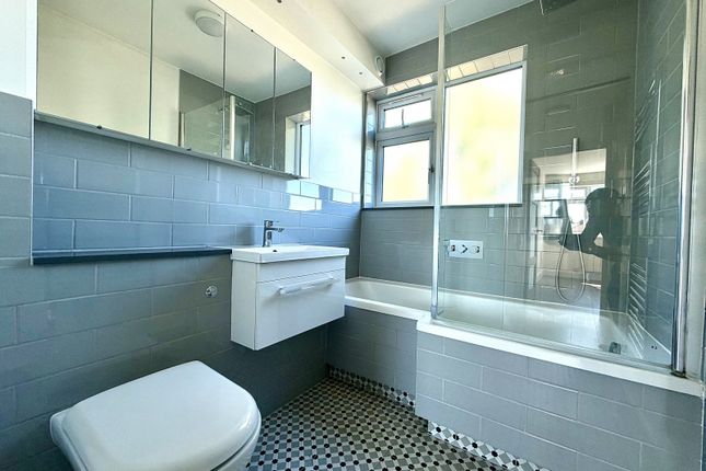 4 Chandler Court, 50, Tolworth Rise South, Surbiton photo 4