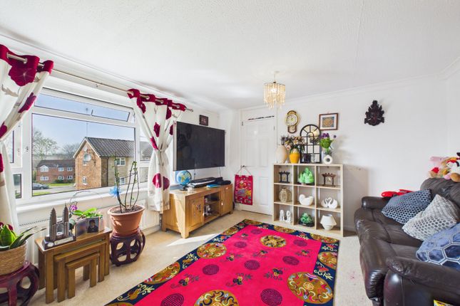 21, Moor Close, Sandhurst photo 2