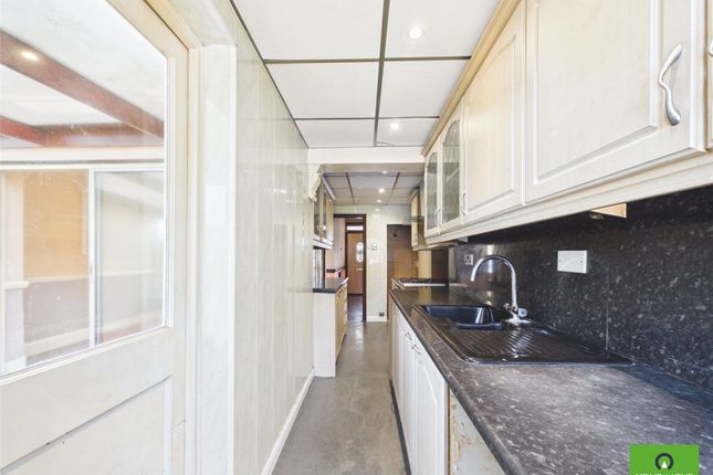 302, Crow Lane, Romford photo 4