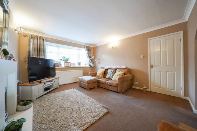 2 Oaktree Close, Leicester photo 4