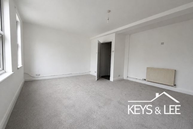 32A Collier Row Road, Romford, Greater London photo 3