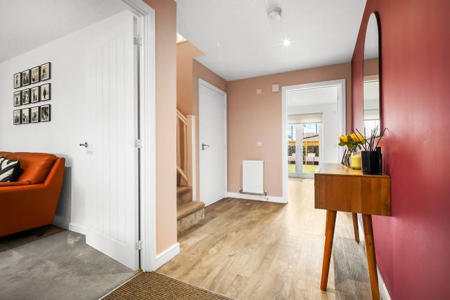 7, Silver Arrow Gardens, Kilwinning photo 2