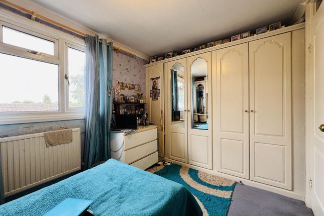 6, Webb Close, Crawley photo 3