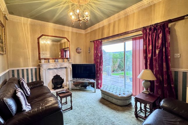 5 Tenfoot Close, Glossop photo 3
