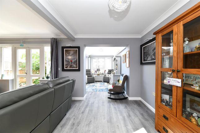 46, Tates Way, Stevenage photo 3
