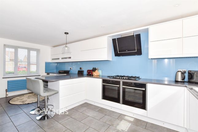 3, Carmans Close, Maidstone photo 3