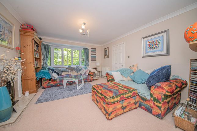 2, Blackberry Drive, Eastleigh photo 2