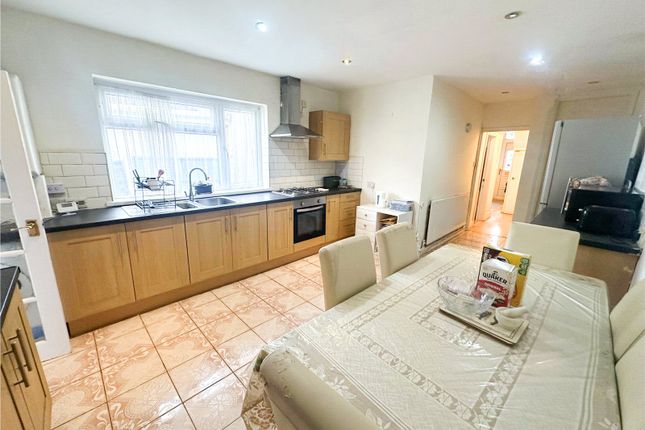 77, Wanderers Avenue, Wolverhampton photo 3