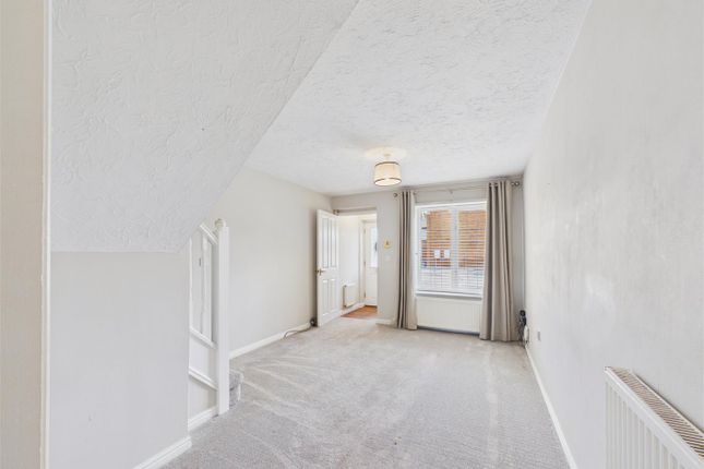 25, Robinia Drive, Hull photo 3