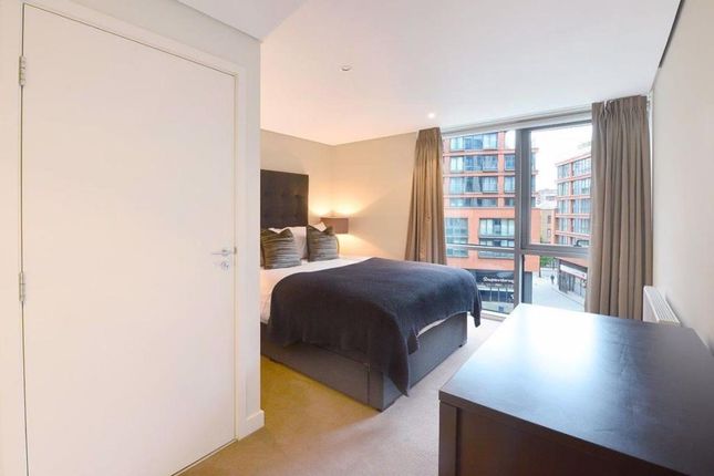 Flat to rent in Merchant Square, East Harbet Road, London