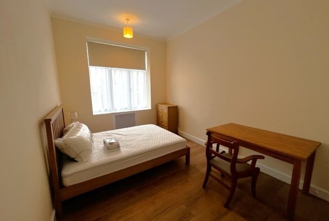 Flat to rent in Hall Road, London