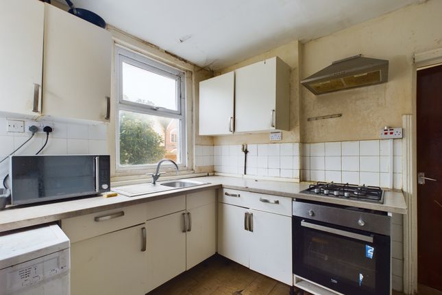End terrace house for sale in Rayleigh Road, Basingstoke