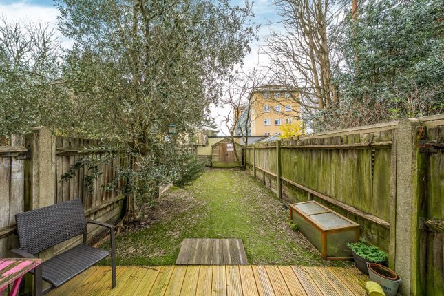 12, Claudia Place, Southfields photo 3