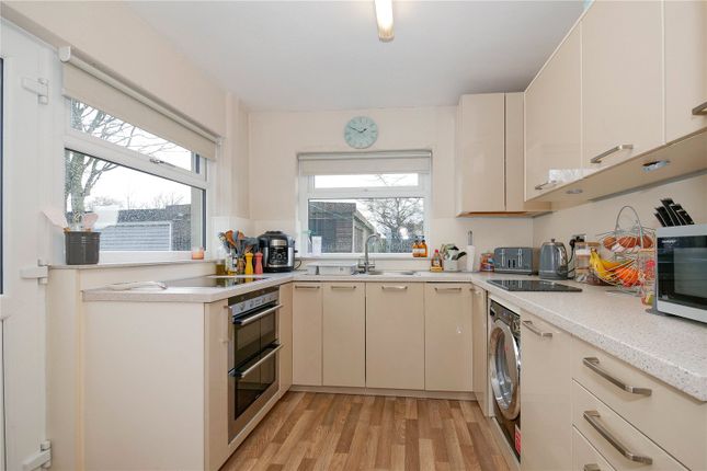27, Willow Avenue, West Yorkshire photo 4