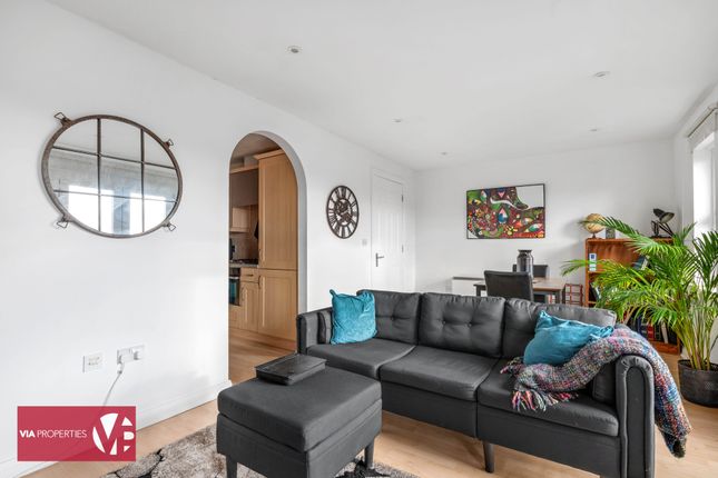5 Elppin Court, Park Lane, Broxbourne photo 3