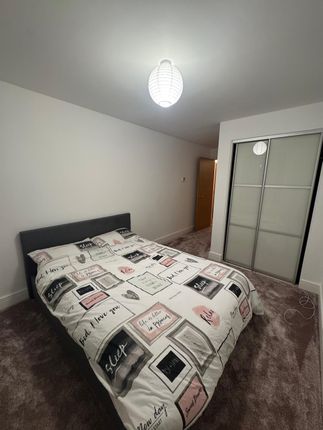 6, Laburnum Way, Staines-upon-thames photo 4