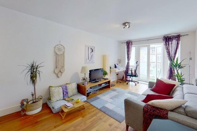 Flat to rent in St. David's Square, Isle Of Dog, Canary Whaff, London