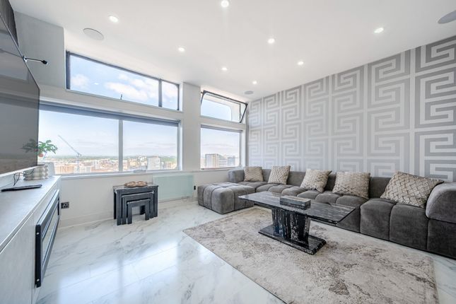 Flat 2107, City Heights, Manchester photo 4