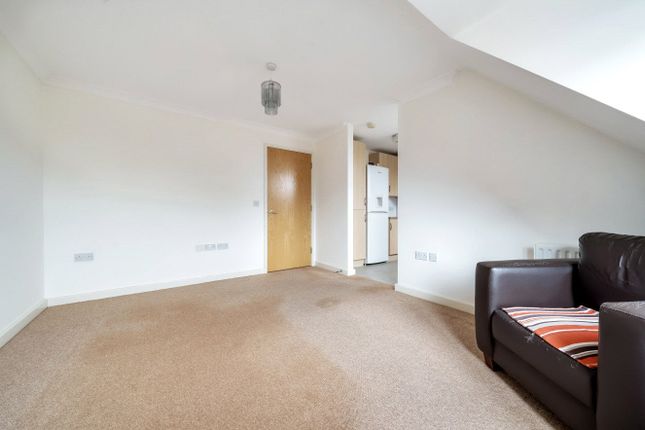 Flat for sale in Pellow Close, Barnet