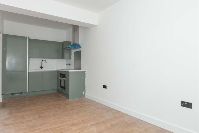 Thumbnail Flat to rent in Liverpool Road, Broadwater, Worthing