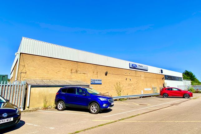 Industrial to let in 77-87, London Road, Dunstable, Bedfordshire