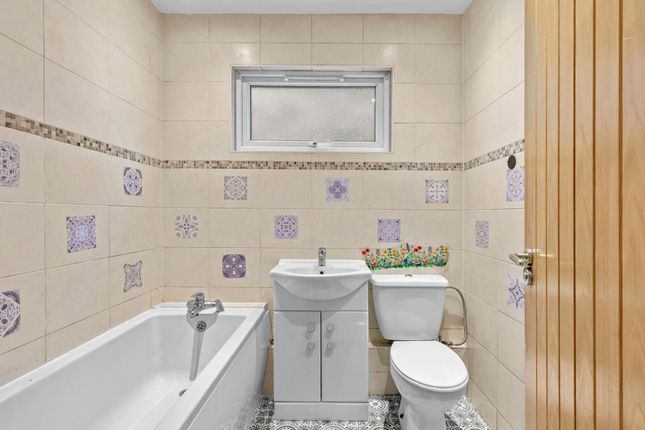 10 Walkham Close, High Wycombe photo 4
